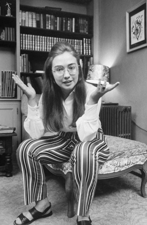 Jovencita estudiante Hillary Clinton, creo. Del Blog The World in only one. Copiado en diciembre del 2012.